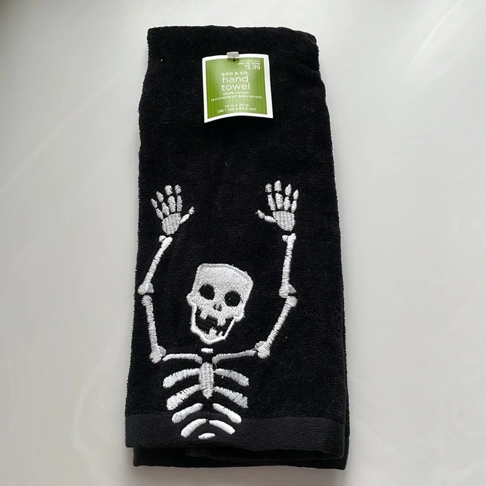 Halloween - Boo & Co. Dancing Skeleton Hand Towel - Set of 2. NWT! RARE!!